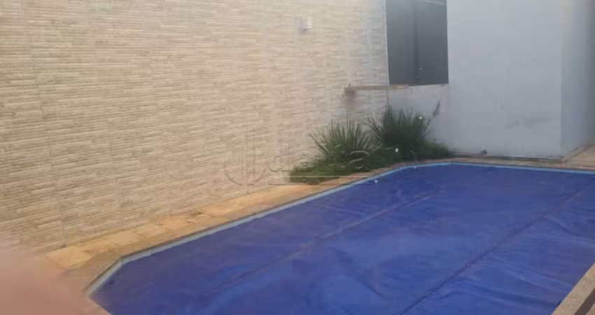 Casa residencial disponível para venda no bairro Santa Mônica em Uberlândia-MG