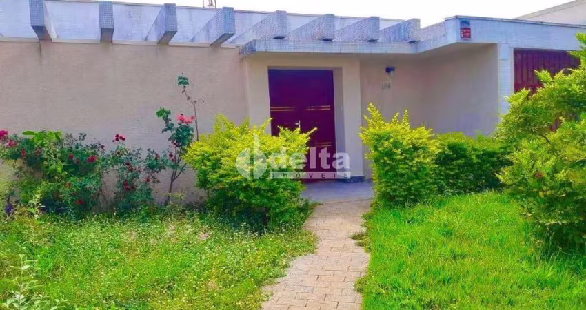 Casa Residencial disponível para venda e locação no bairro Martins em Uberlândia-MG
