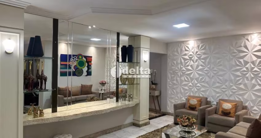 Casa disponível para venda no bairro Santa Mônica em Uberlândia MG