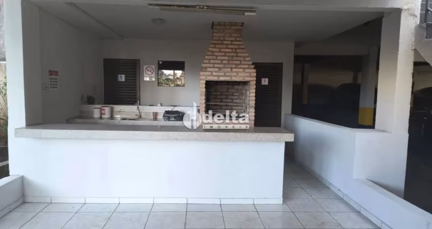Cobertura disponível para locação e venda no bairro Martins em Uberlândia-MG