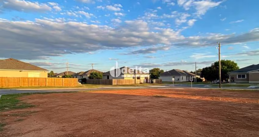 Terreno disponível para venda 720 m² no bairro Daniel Fonseca em Uberlândia-MG