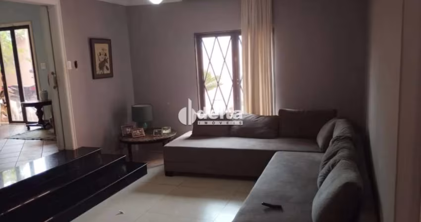 Casa disponível para locação no bairro Cidade Jardim em Uberlândia-MG
