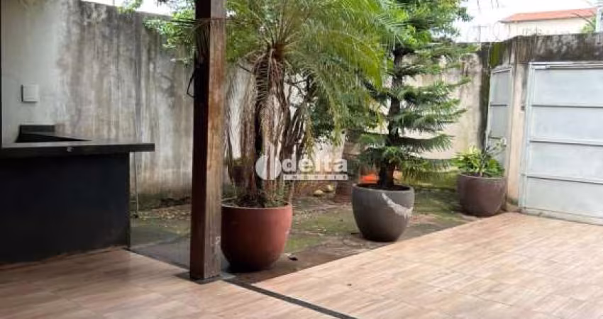 Casa residencial  disponível para venda no bairro Carajás em Uberlândia-MG