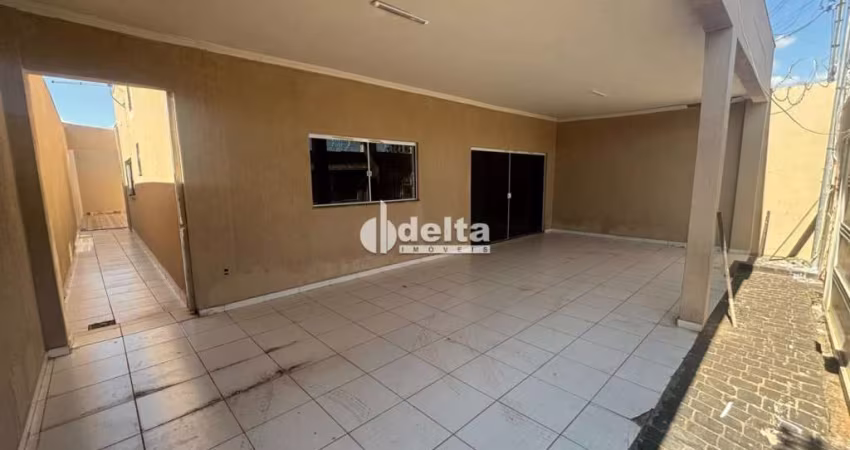 Casa residencial disponível para locação e venda no bairro Luizote de Freitas em Uberlândia-MG