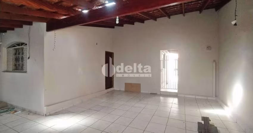 Casa disponível para locação no bairro Osvaldo Rezende em Uberlândia-MG