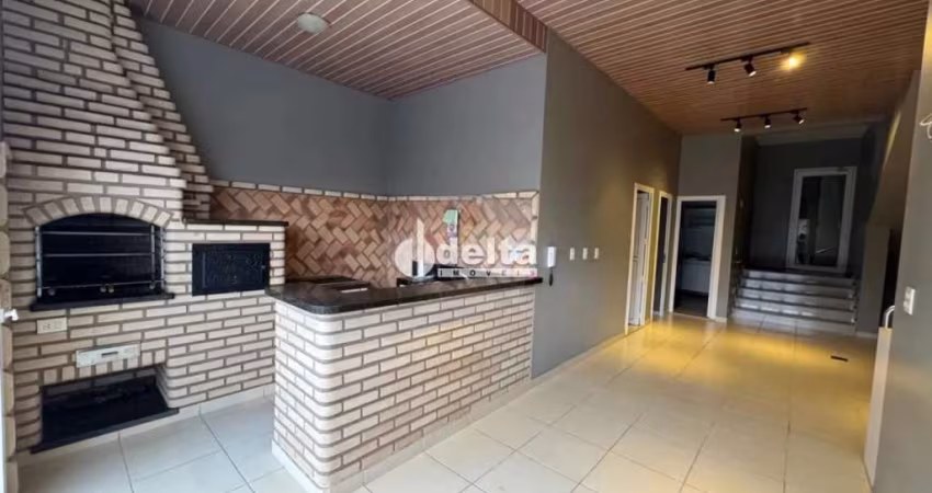Casa em condomínio disponível para locação no bairro Nova Uberlândia-MG