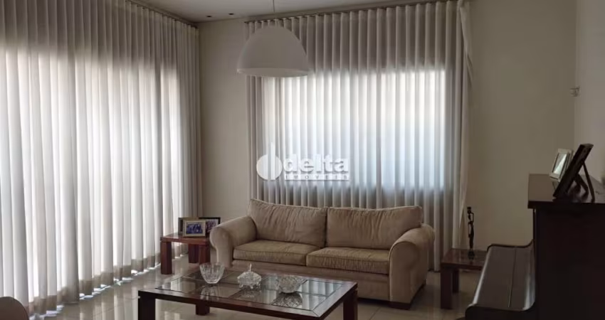 Casa disponível para locação no bairro Centro em Uberlândia-MG