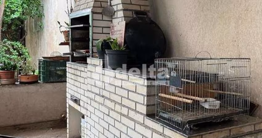 Casa residencial disponível para venda no bairro Cazeca em Uberlândia-MG