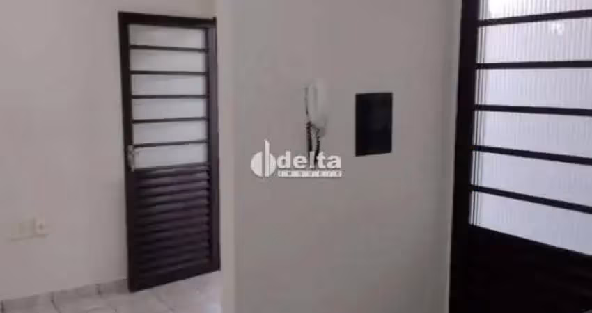 Casa disponível para locação no bairro Santa Mônica em Uberlândia-MG