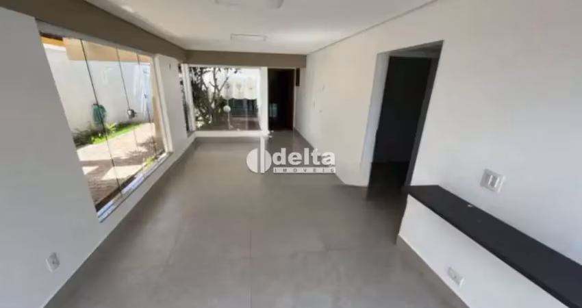 Casa residencial disponível para venda no bairro Tabajaras em Uberlândia-MG