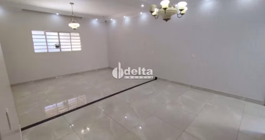 Casa residencial disponível para Locação no bairro Segismundo Pereira em Uberlândia-MG.