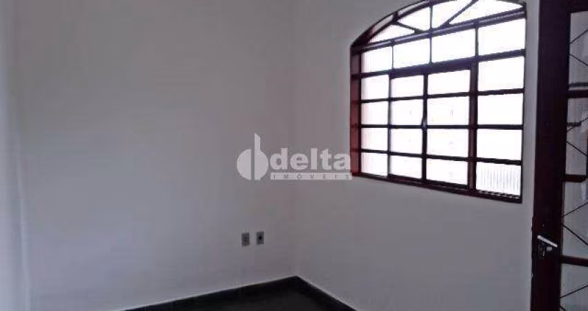 Casa disponível para locação no bairro Umuarama em Uberlândia-MG