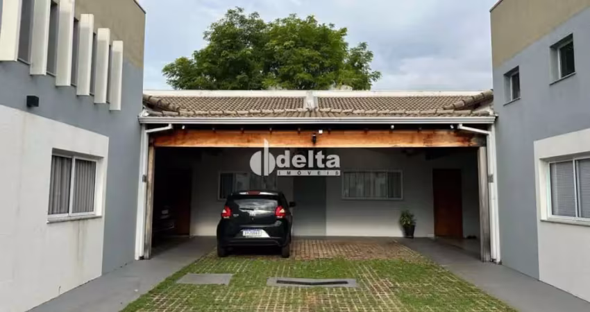 Casa em condomínio fechado com 3 quartos à venda no Alto Umuarama, Uberlândia 