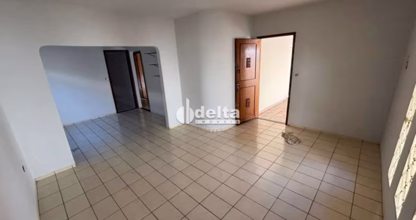 Casa residencial disponível para Locação no bairro Segismundo Pereira em Uberlândia-MG.