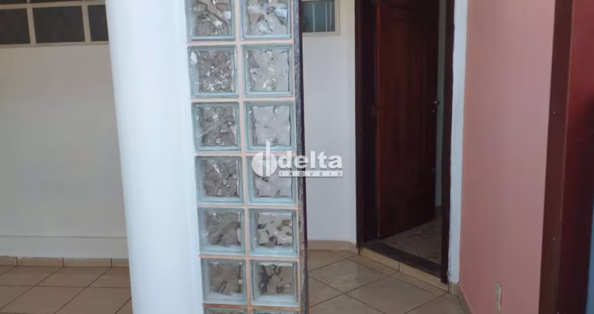 Casa residencial disponível para Locação no bairro Lagoinha em Uberlândia-MG.