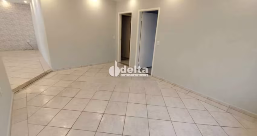 Casa disponível para locação e venda  no bairro Cidade Jardim em Uberlândia-MG