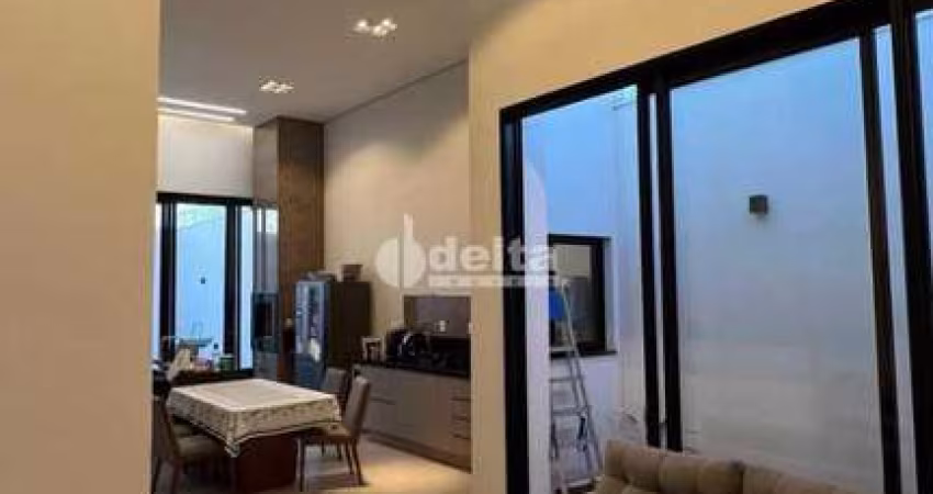 Casa residencial disponível para venda no bairro Novo Mundo em Uberlândia-MG