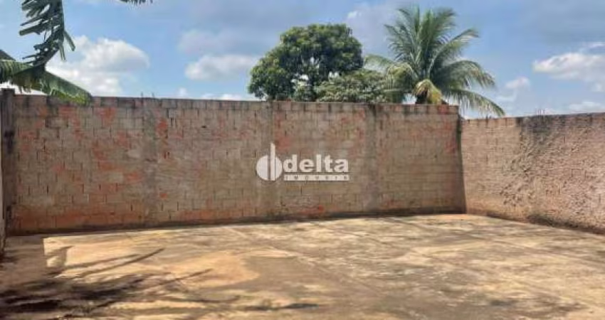 Galpão comercial disponível para locação e venda no bairro Carajás em Uberlândia-MG