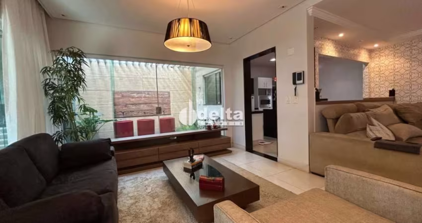 Casa residencial disponível para Locação no bairro Patrimônio em Uberlândia-MG.