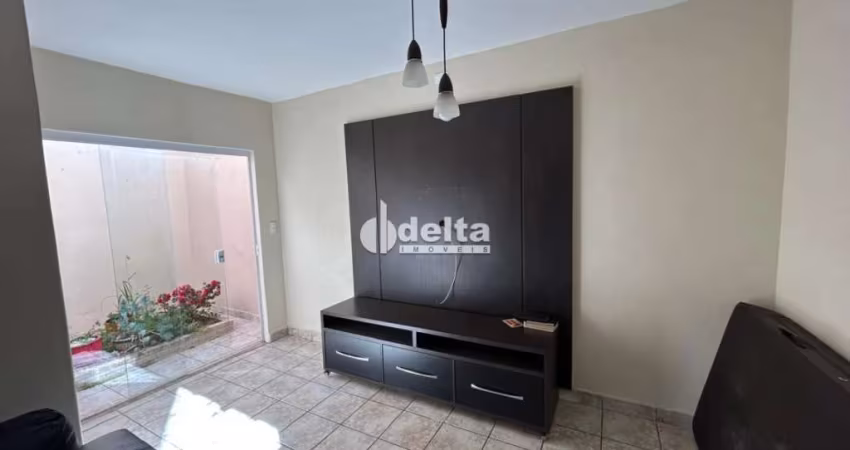 Casa residencial disponível para locação e venda no bairro Granada em Uberlândia-MG.