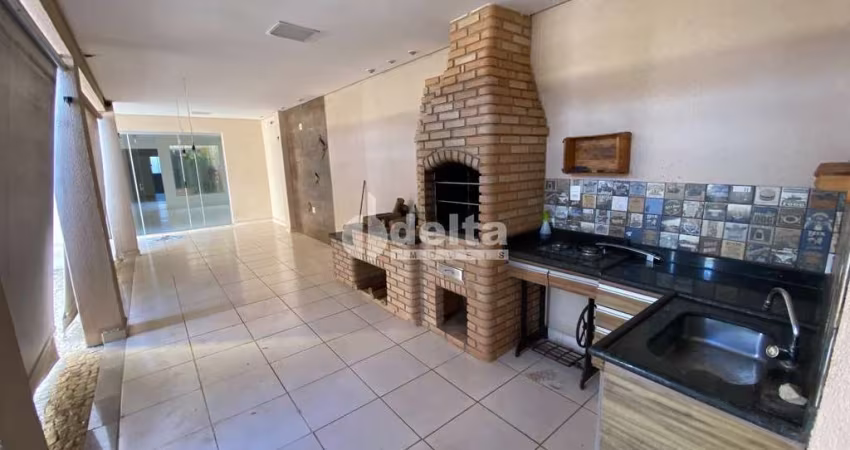 Casa residencial disponível para Locação no bairro Roosevelt em Uberlândia-MG.