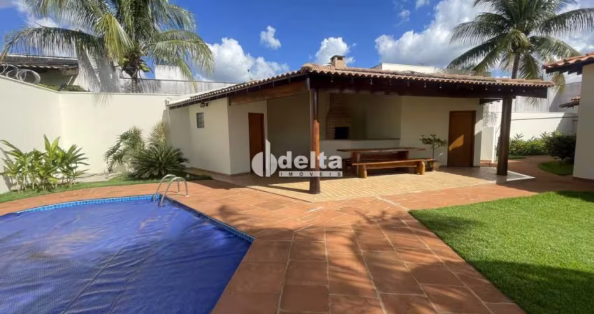 Casa residencial disponível para locação no bairro Morada da Colina em Uberlândia-MG.