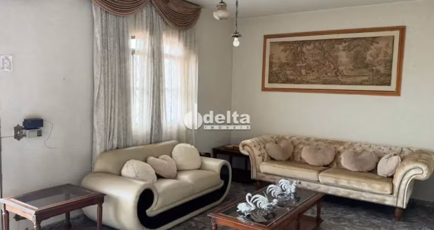 Casa residencial  disponível para venda no bairro Brasil em Uberlândia-MG