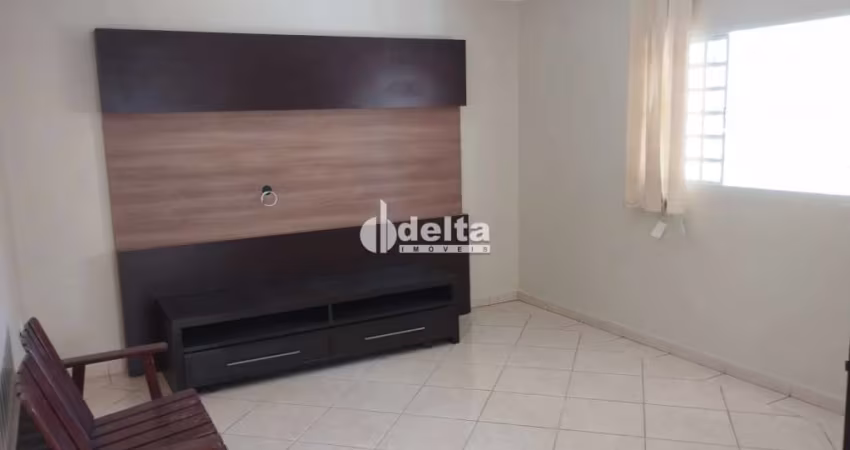 Casa residencial disponível para locação e venda no bairro Santa Mônica em Uberlândia-MG.
