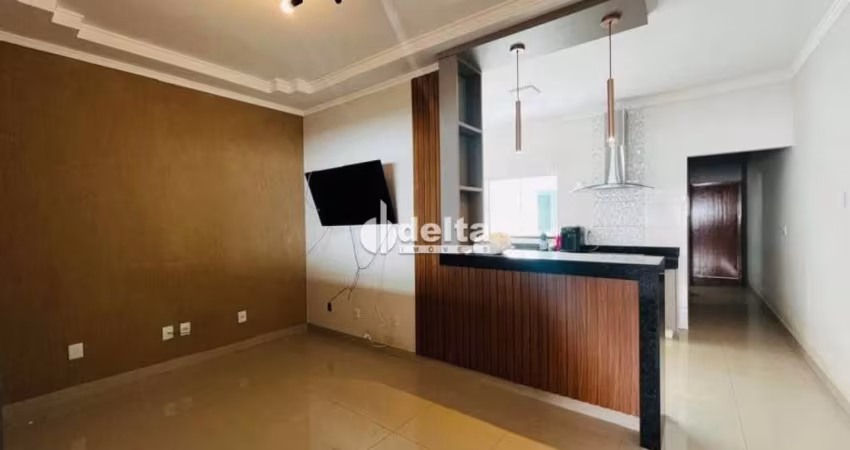 Casa residencial disponível para locação e venda no bairro Jardim Europa em Uberlândia-MG.