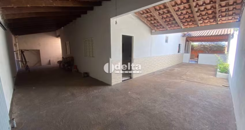 Casa residencial disponível para venda no bairro Jardim Ipanema em Uberlândia-MG