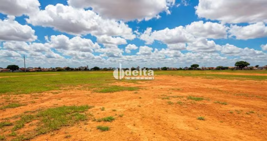 Área disponível para Locação 300,00 m² no bairro Lidice em Uberlândia-MG