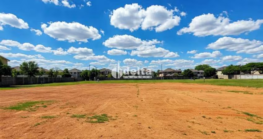 Área disponível para locação 300,00 m² no bairro Lidice em Uberlândia-MG