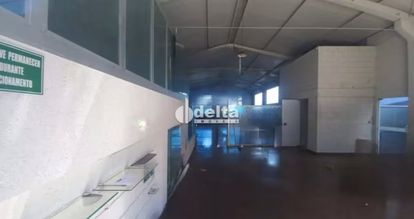 Loja disponível para locação no bairro Daniel Fonseca em Uberlândia-MG