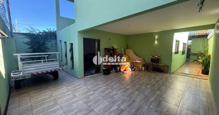 Casa residencial disponível para locação no bairro Planalto em Uberlândia-MG.