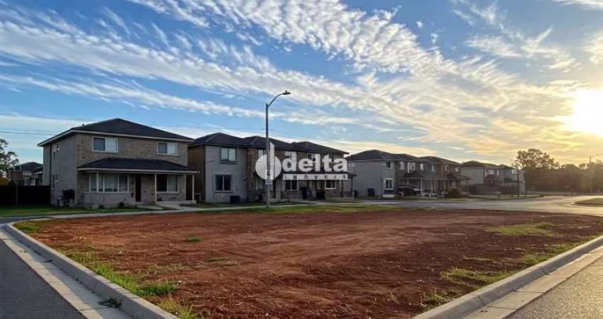 Área de esquina disponível para venda 1.700 m² no bairro Saraiva em Uberlândia-MG