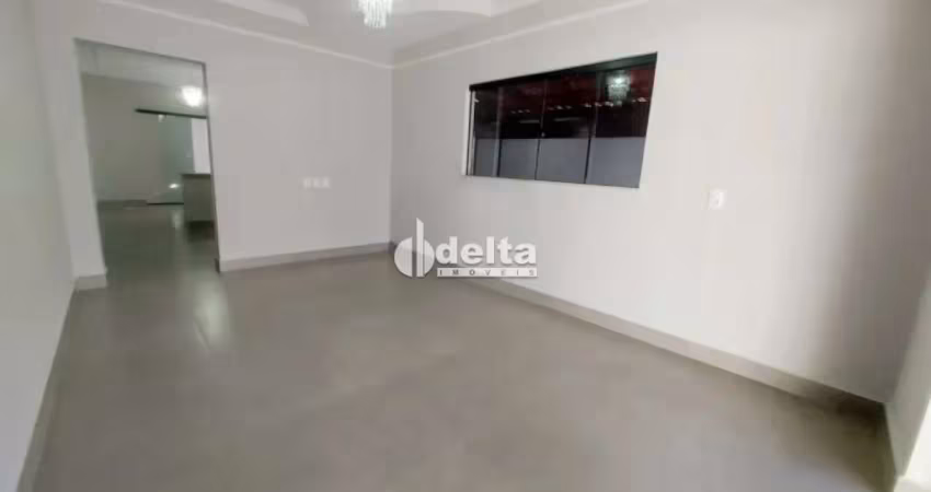 Casa residencial disponível para locação e venda no bairro Alto Umuarama em Uberlândia-MG.