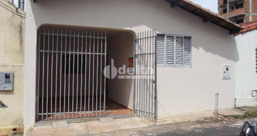 Casa residencial disponível para locação e venda no bairro Centro em Uberlândia-MG