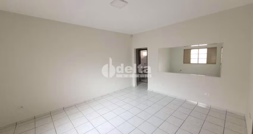 Casa residencial disponível para locação no bairro Brasil em Uberlândia-MG