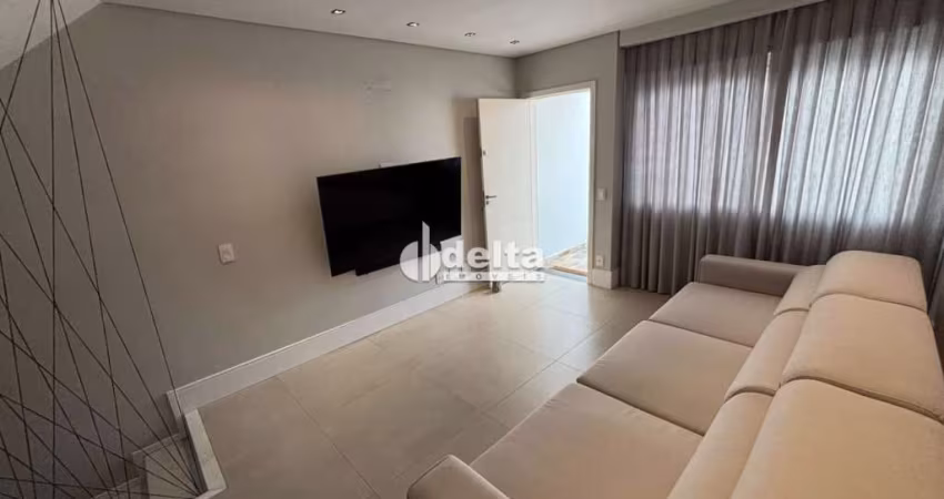 Casa em condomínio disponível para locação e venda no bairro Vigilato Pereira em Uberlândia-MG.