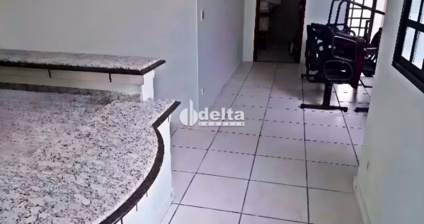 Casa comercial disponível para locação no bairro Centro em Uberlândia-MG