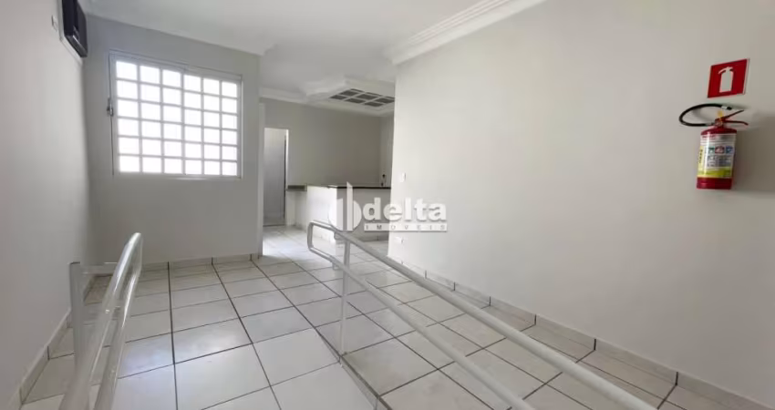 Casa comercial disponível para locação no bairro Centro em Uberlândia-MG