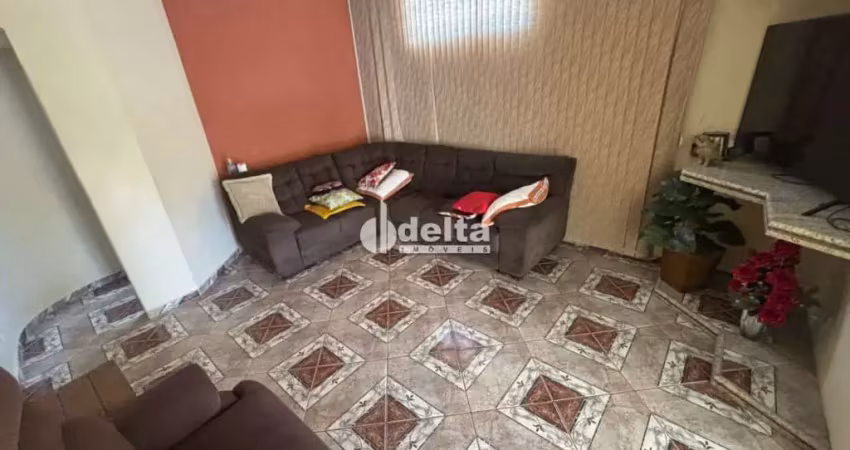 Casa residencial disponível para locação e venda no bairro Nossa Senhora das Graças em Uberlândia-MG.