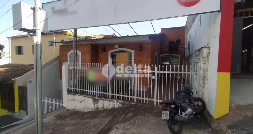 Casa mista disponível para locação no bairro Centro em Uberlândia-MG