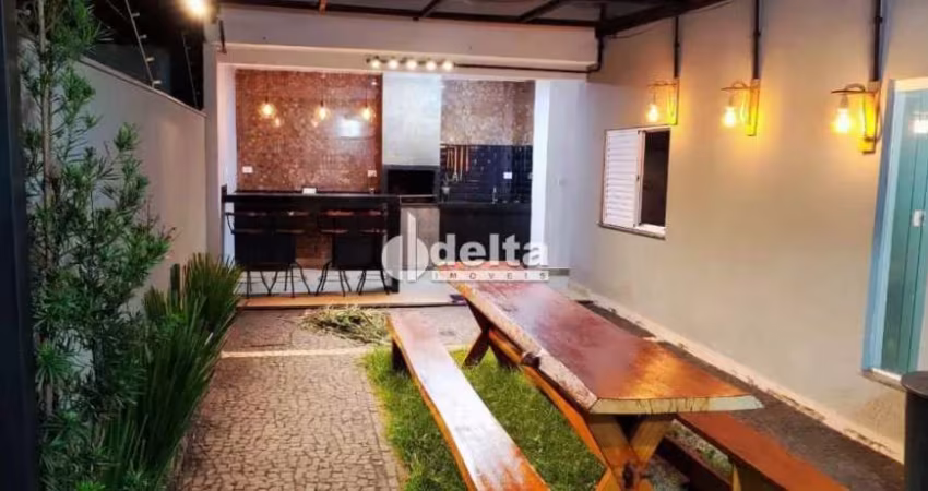 Casa residencial disponível para locação no bairro Granada em Uberlândia-MG.