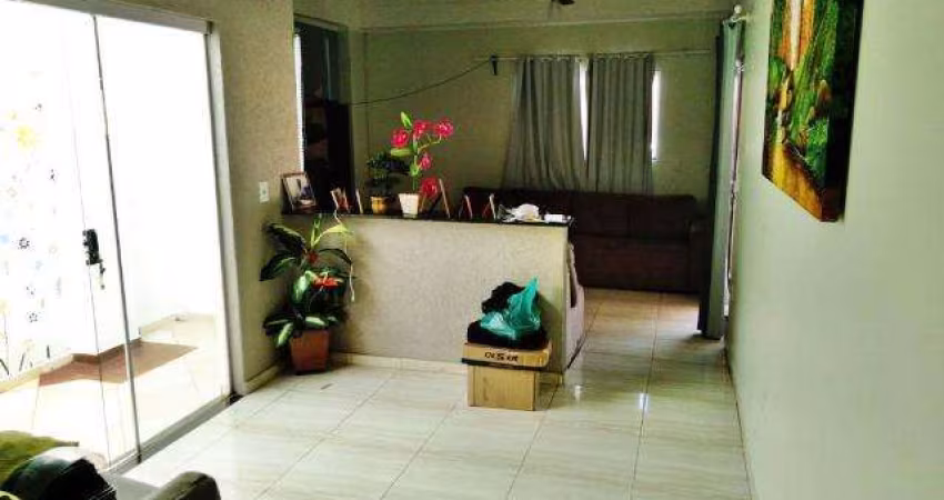 Casa residencial disponível para locação no bairro Planalto em Uberlândia-MG.