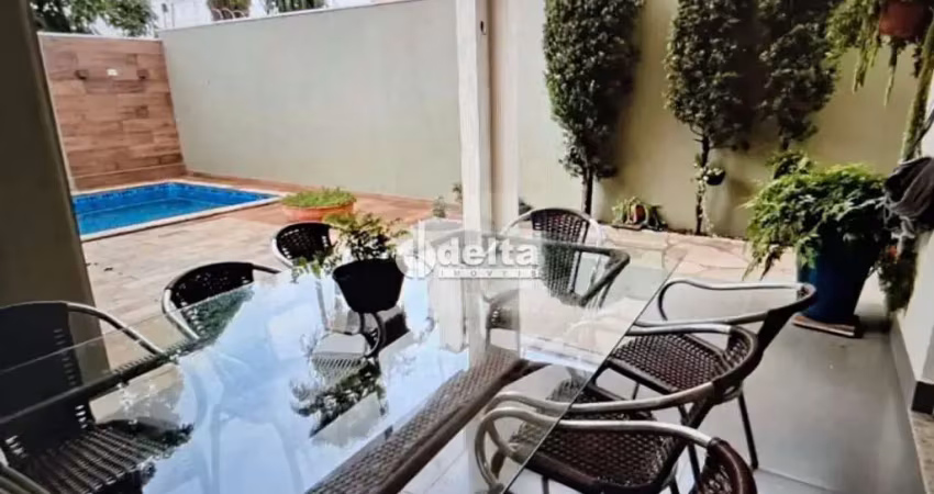 Casa no condomínio Royal Park disponível para venda em Uberlândia-MG