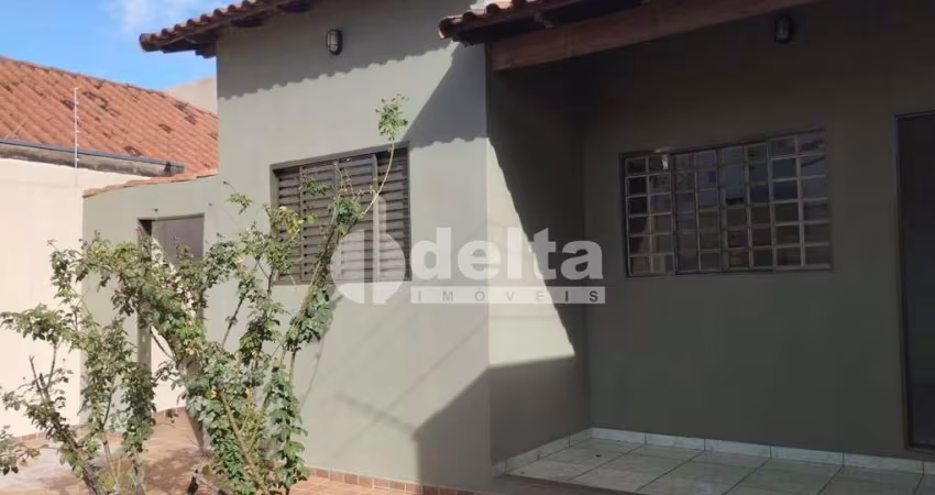 Casa disponível para locação no bairro Osvaldo Rezende em Uberlândia-MG