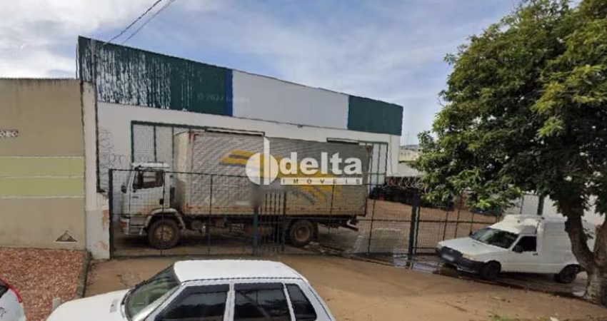 Galpão disponível para locação no bairro Roosevelt em Uberlândia-MG