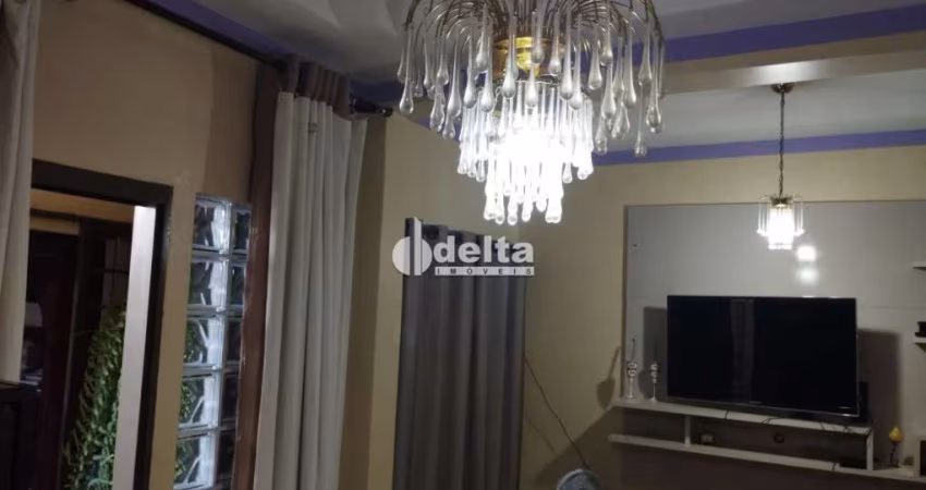 Casa residencial disponível para locação no bairro Osvaldo Rezende em Uberlândia-MG.