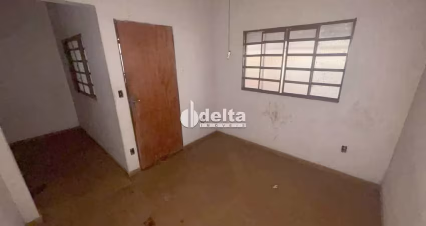 Casa residencial disponível para venda no bairro Saraiva em Uberlândia-MG.